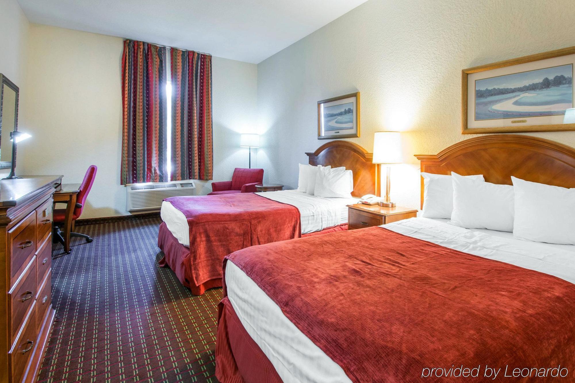 Rodeway Inn Уэсли-Чепел Экстерьер фото