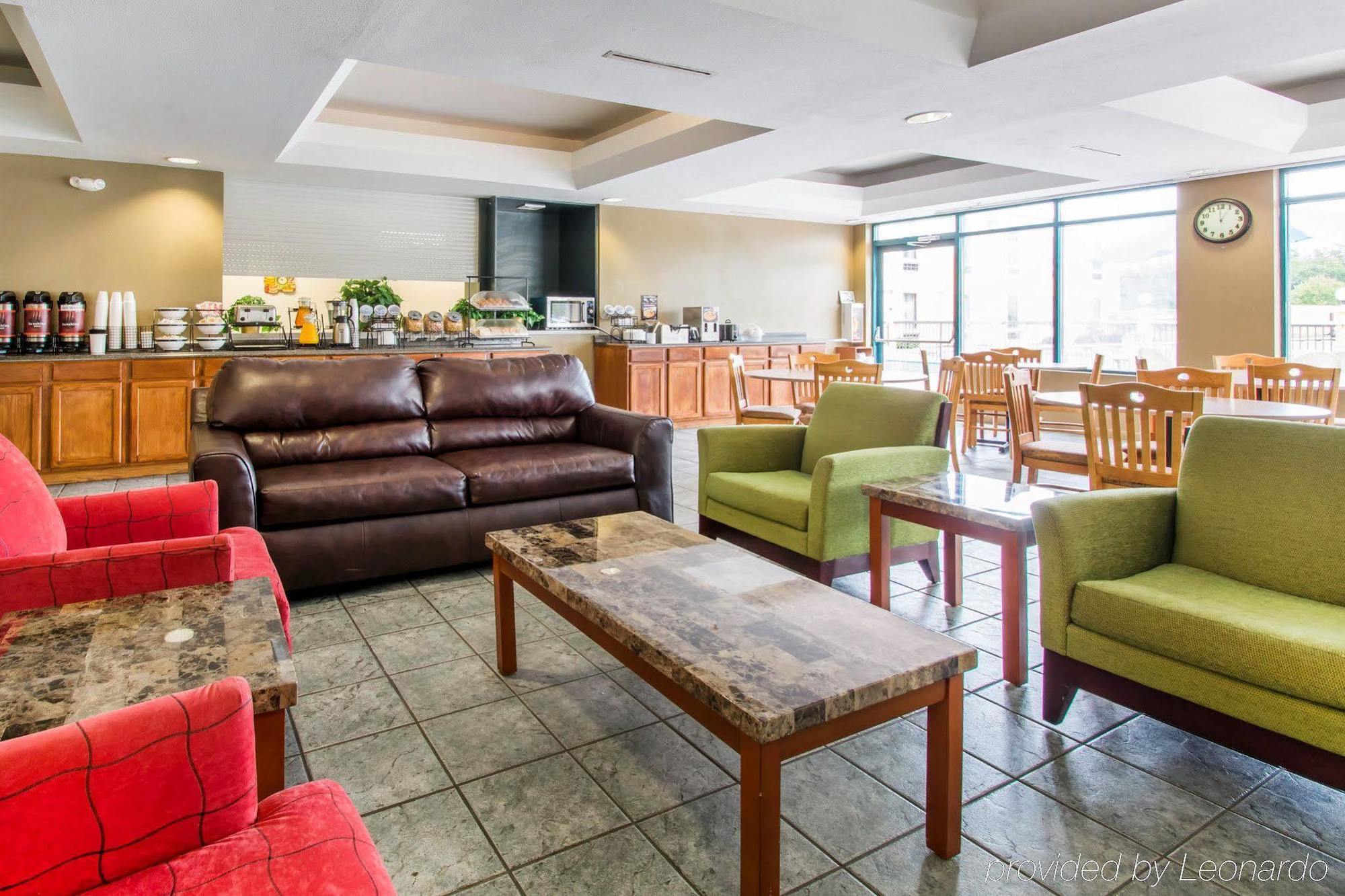 Rodeway Inn Уэсли-Чепел Экстерьер фото